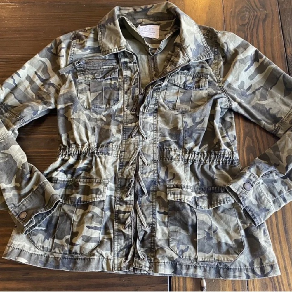 Ashley Camoflauge Full Zip Lightweight Jacket Drawstring Waist Women’s Medium